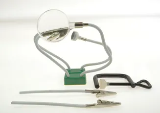 Proskit Lupa z chwytakami i magnesem trzecia ręka SN-394 8094  - 2