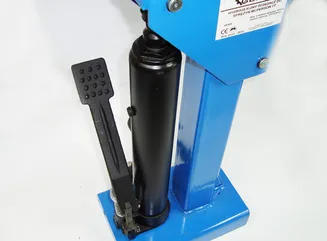 Geko Ściągacz hydrauliczny do sprężyn McPherson 1t G02076 - 3