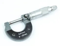 Quatros Mikrometr zewnętrzny 0-25mm QS15600 